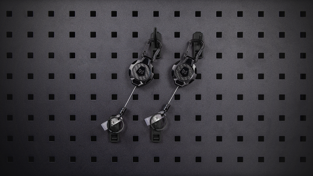 How does the inside of a retractable keychain work?