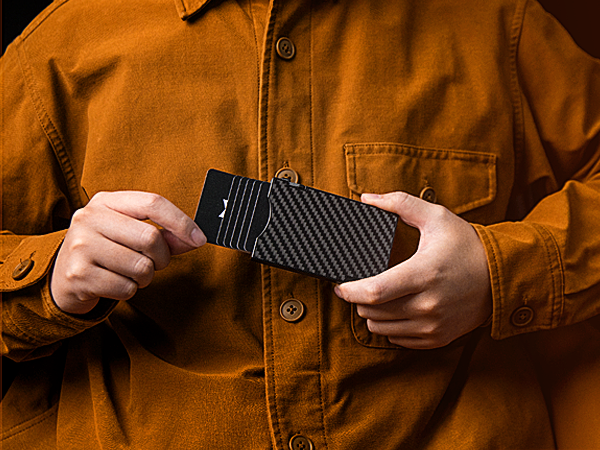 Mngarista pop-up metal card holder wallet for men, black secrid metallic, hold in a hand